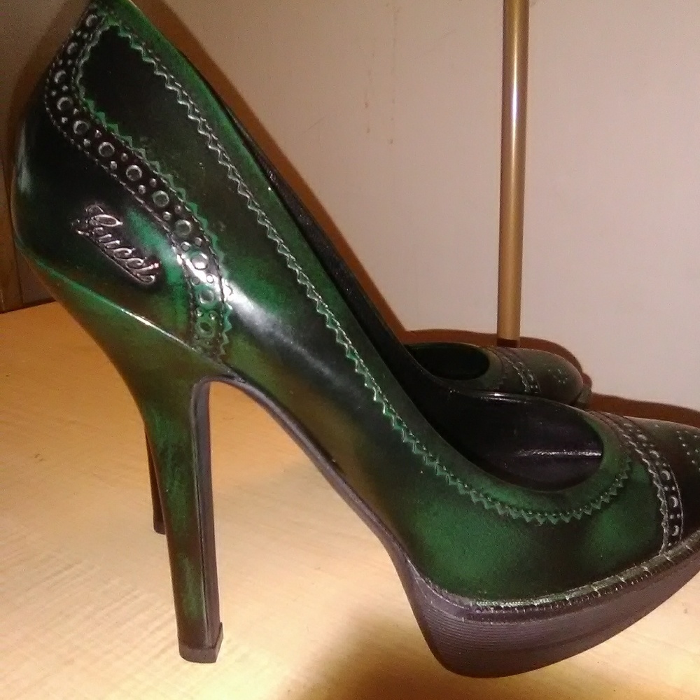 ❗️SOLD❗️GUCCI GORGEOUS GREEN!!